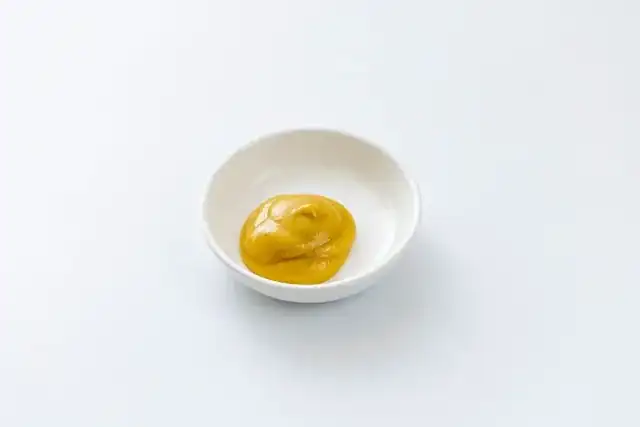 小皿に盛った練りからし
